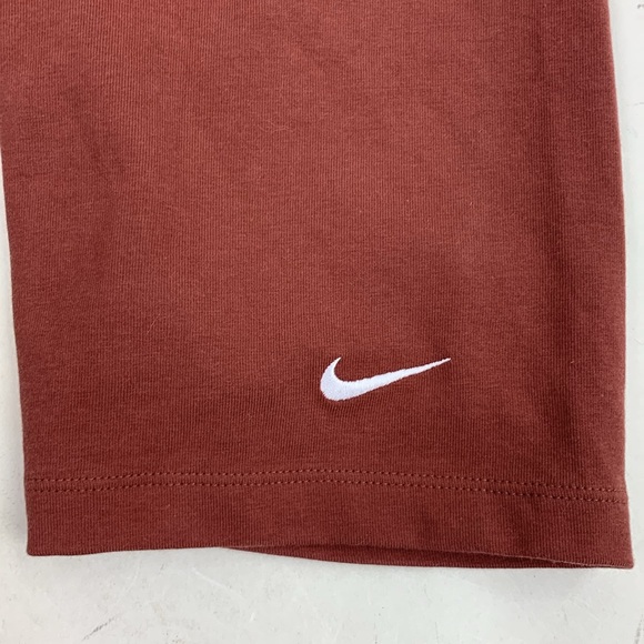 Nike Tight Fit 8” shorts Size Small Burgundy maroon Stretch New. NWT - Picture 3 of 9